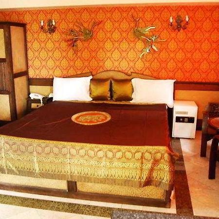 13 Coins Airport Hotel Min Buri Bangkok Exterior photo
