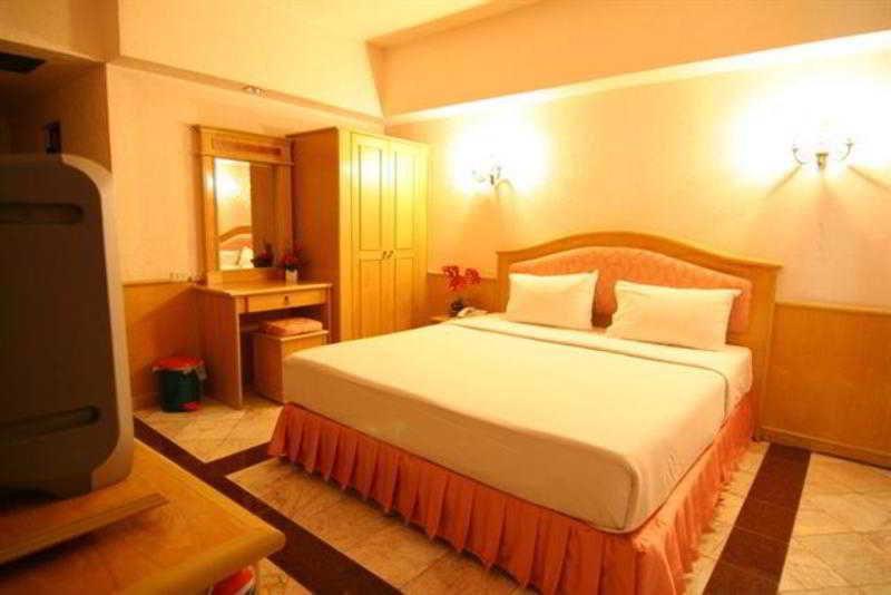 13 Coins Airport Hotel Min Buri Bangkok Exterior photo