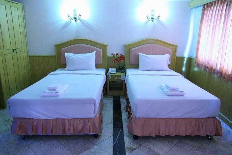 13 Coins Airport Hotel Min Buri Bangkok Exterior photo