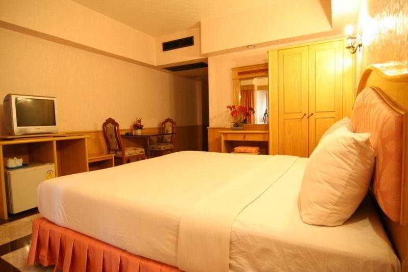 13 Coins Airport Hotel Min Buri Bangkok Exterior photo