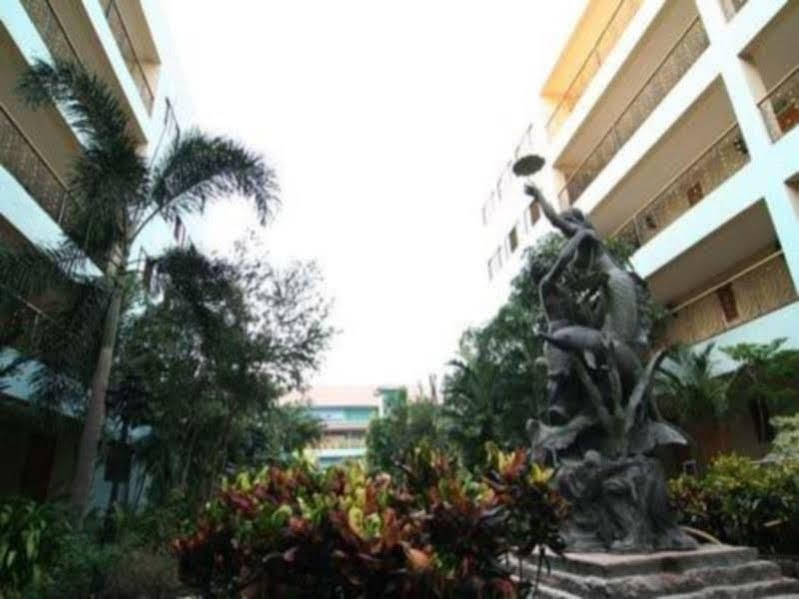 13 Coins Airport Hotel Min Buri Bangkok Exterior photo